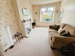 Living room - click for photo gallery